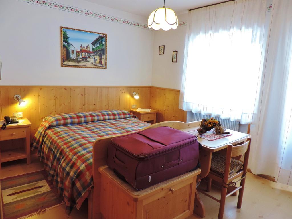 Albergo Ombrettola ファルカーデ 部屋 写真